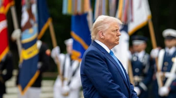 Трамп шов-шувли қарор устида ўйлаяпти