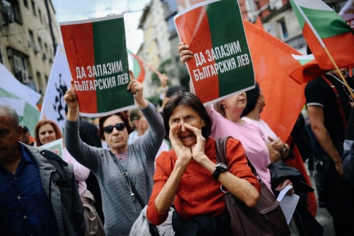 Болгария аҳолиси еврога ўтишга қарши чиқди