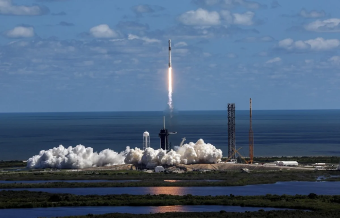 Американинг Cargo Dragon космик кемаси ХКС билан туташади ва 2,3 тонна юкни етказиб беради