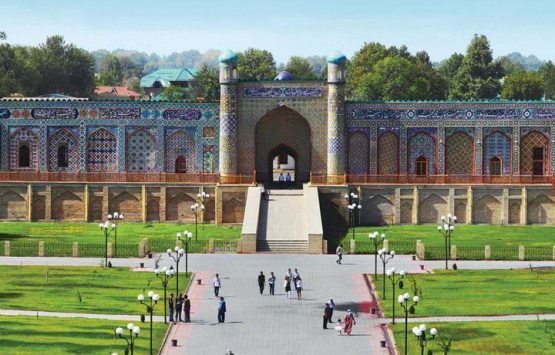 Qo‘qonda o‘rnatiladigan davlat bayrog‘i poydevoriga vaqt kapsulasi joylashtirildi