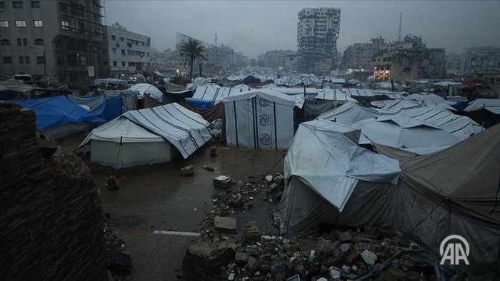 Кучли ёмғир Ғазодаги “Ал-Шифо” шифохонаси ва кўчирилганлар чодирларини сув остида қолдирди