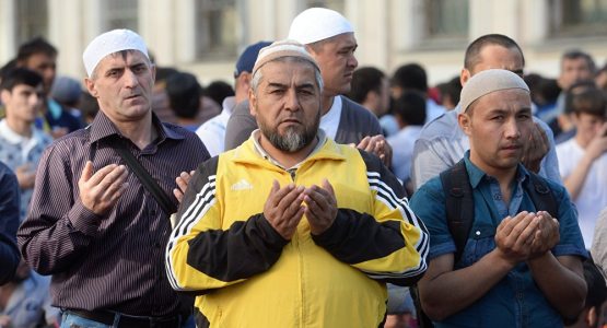 Muftiy musulmonlarga jamoat joylarida namoz o‘qimaslikni maslahat berdi