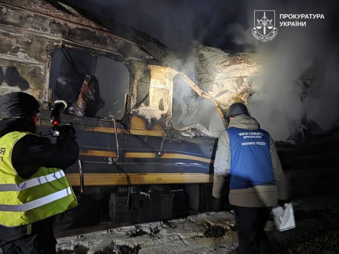 Россия дронлари Украинада 200 дан ортиқ йўловчиси бор поездга ҳужум қилиши оқибатида 5 киши ҳалок бўлди