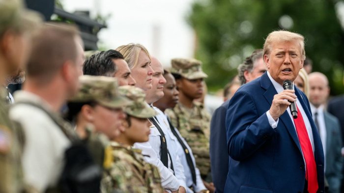 Навбат Чикагога: Трамп шаҳарга 300 нафар Миллий гвардия аскарини юборди