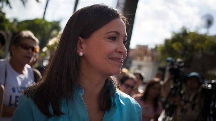 Венесуэла мухолифати етакчиси ҳарбийларни қурол ташлашга чақирди