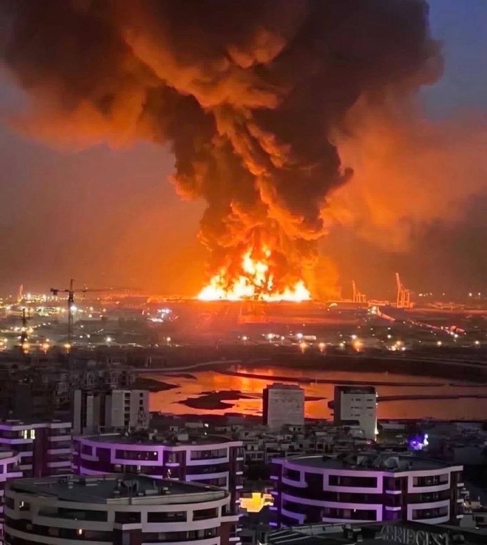 Iroqning Erbil shahridagi AQSh harbiy bazasida snaryadlar portlamoqda