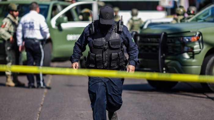 Мексикада қонли тўқнашув: Наркокартель 27 нафар ҳуқуқ-тартибот ходимини ўлдирди