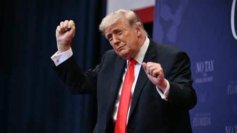 Трамп: "АҚШнинг Эронга қарши янги ҳужумлари кемаларга қилинган ҳужумлар учун қасос"