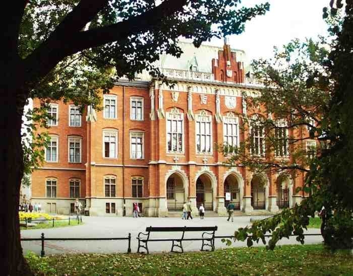 Polsha universitetlari isitish narxlari tufayli qisman masofaviy ishlashga o‘tmoqda