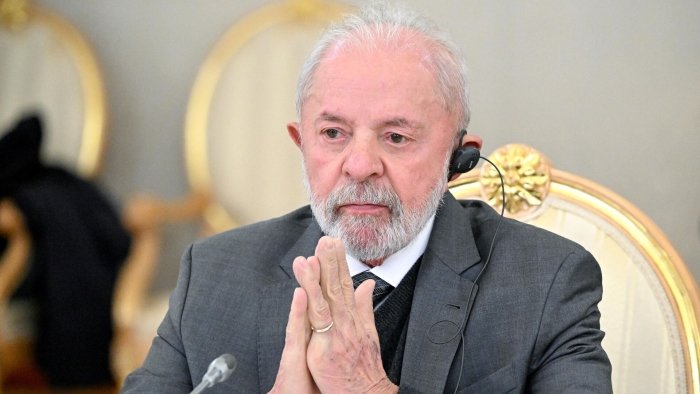 Бразилия президенти соғлиғида муаммо сезиб, касалхонага борди
