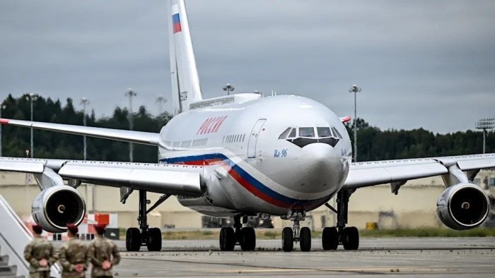 Sanksiyalar oqibati: Rossiyalik delegasiya AQShda samolyot yonilg‘isini naqd pulda to‘ladi