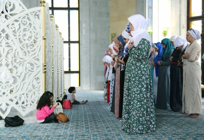 Milliy liboslardan tortib, ayollarning masjidda namoz o‘qishini taqiqlashgacha. Tojikiston Ulamolar Kengashining keyingi bir necha yildagi fatvolari