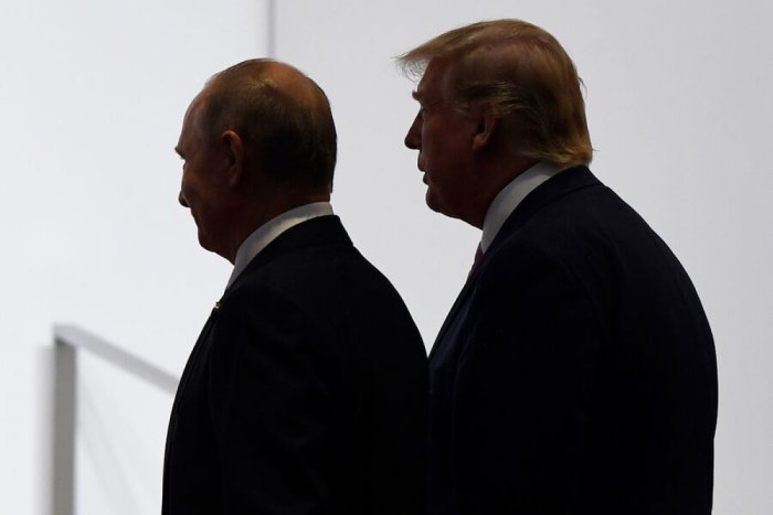 Оқ уй Трамп-Путин учрашувига тўсқинлик қилишга уринди