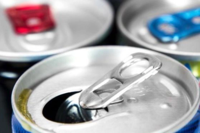 Buyuk Britaniya 16 yoshgacha bo‘lgan bolalarga energetik ichimliklar sotishni taqiqlaydi