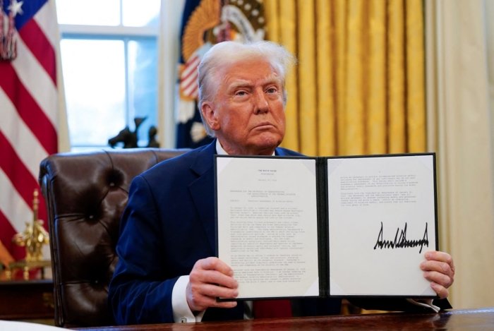 Трамп биринчи янги савдо келишувини эълон қилди
