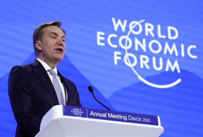 Давосдаги Жаҳон иқтисодий форуми президенти “Эпштейн иши” сабаб истеъфога чиқди