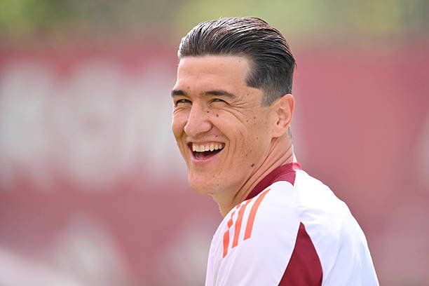 Shomurodov "Roma"ning aprel oyidagi eng yaxshi futbolchisi deb topildi Shomurodov "Roma"ning aprel oyidagi eng yaxshi futbolchisi deb topildi