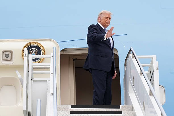 Дональд Трамп Пекинга ташрифини "унутилмас" деб атади