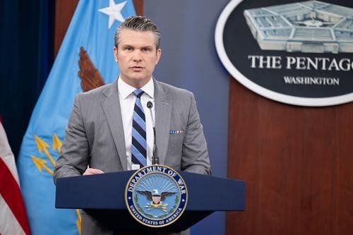 АҚШ мудофаа сиёсатида ўзгариш: Пит Хегсет бой давлатларга огоҳлантириш берди