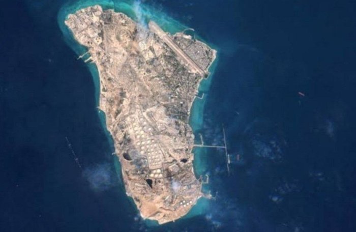 Эроннинг Мehr агентлиги АҚШ ва Исроил Харг оролига зарбалар берганини маълум қилди