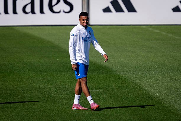 Мбаппе машғулотларга кечикди