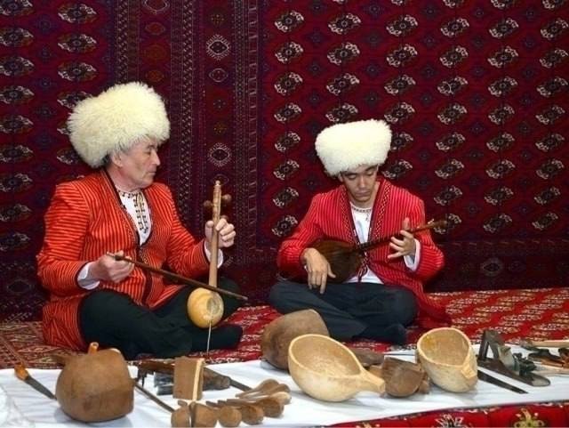  Туркманистонлик санъаткорларга озиш буюрилди 