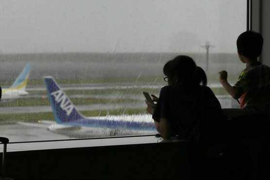 Yaponiyada tayfun tufayli 100dan ortiq reyslar bekor qilindi