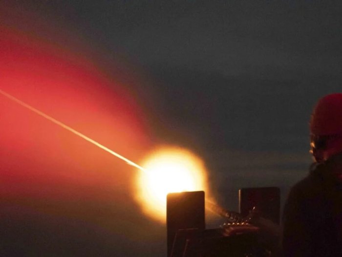 AQSh Meksika chegarasi yaqinida dronlarga qarshi lazer tizimini joylashtiradi