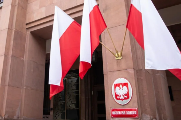 Польша расмийлари ўз фуқароларини Россияни тарк этишга чақирди