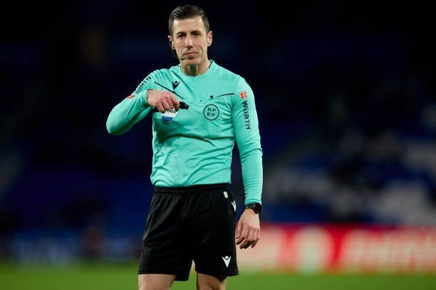 Бир ой олдин Винисиусга қизил карточка кўрсатган ҳакам "Реал" - "Атлетико" баҳсига тайинлов олди