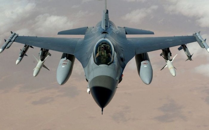 Дания элчиси: Украина ёзда F-16 қирувчиларини қабул қилади