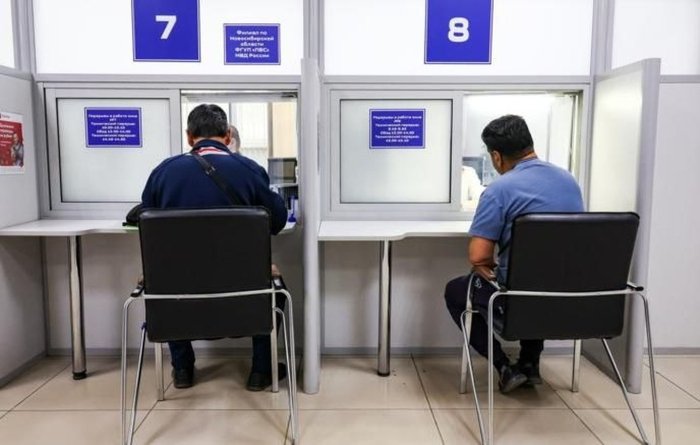 Rossiyada 10 oydan kam ishlagan migrantlarning yashash ruxsatnomasi bekor qilinishi mumkin