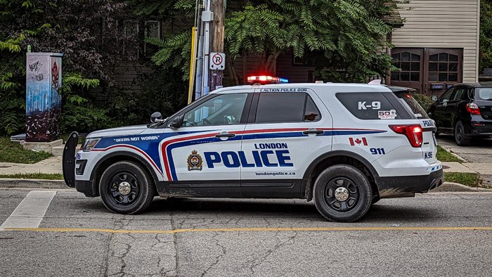 Лондонда машҳур футболчига қурол билан таҳдид қилинди