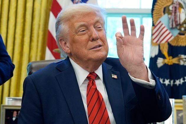 АҚШда Дональд Трампни импичментга чақирувчи митинг бўлиб ўтди