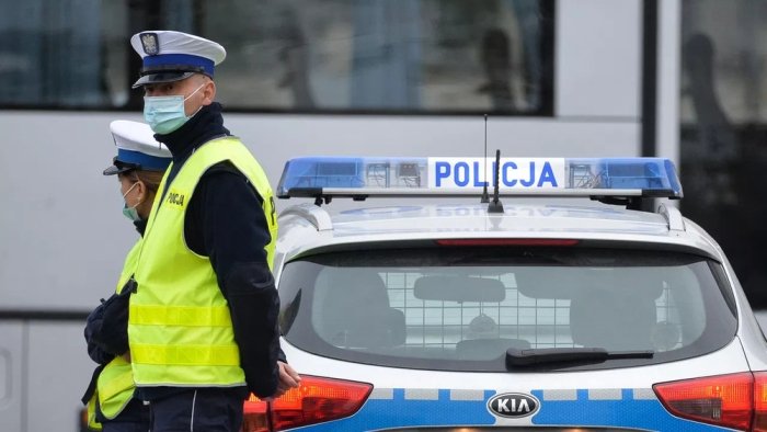 Польша мактабларга ҳужумлар билан боғлиқ ҳолда 117 нафар ёшни ҳибсга олди