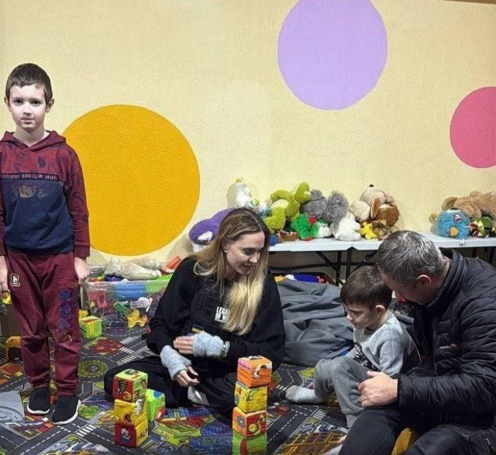 Anjelina Joli Ukrainaning Xerson shahriga keldi 