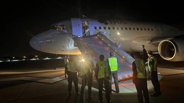 CNN:Таиландда учишдан олдин самолёт эшигини очган канадалик ҳибсга олинди