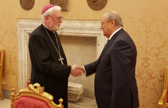 Abdulaziz Komilov Vatikanda arxiyepiskop bilan uchrashdi