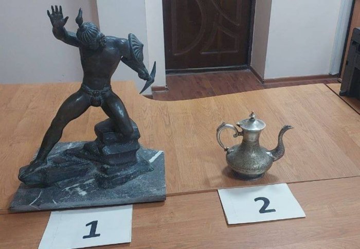 Ноқонуний олиб чиқилаётган нодир бойликлар божхонада ушлаб қолинди