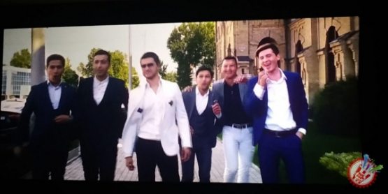 Bir qizni yalang va u keldi Bir qizni yalang va u keldi