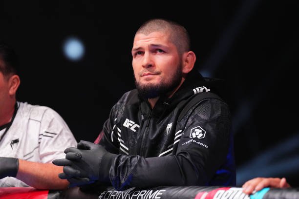 Xabib Nurmagomedov samolyotdan tushirib yuborilganiga izoh berdi