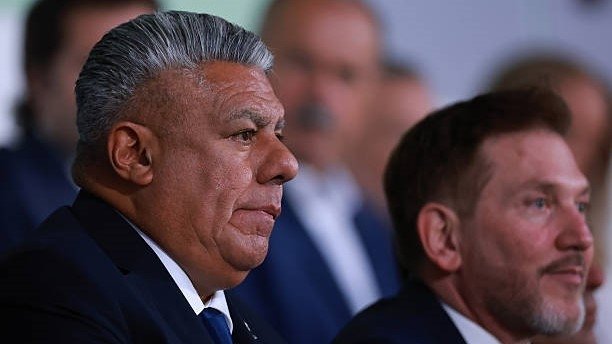 Аргентина футбол ассоциацияси раҳбари йирик молиявий фирибгарликда айбланмоқда. Унга мамлакатдан чиқиш тақиқланди