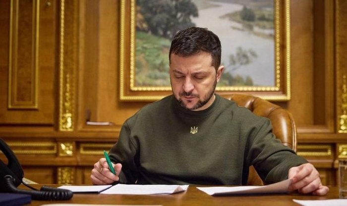 Zelenskiy “rashizm”ga rasmiy ta’rif beruvchi qonunni imzoladi