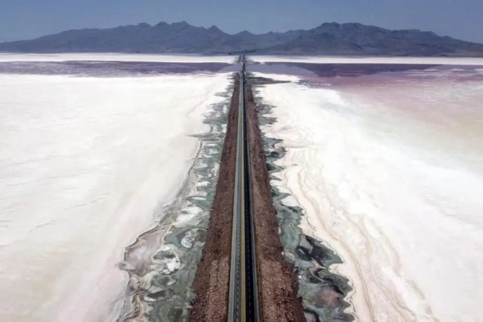 Эрон Урмия кўли қуриб кетиши туфайли туз бўрони хавфи ҳақида огоҳлантирмоқда