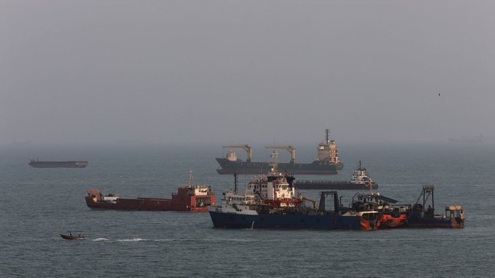 Ҳўрмуз бўғозида нефть ташишда яширин схема қўлланмоқда