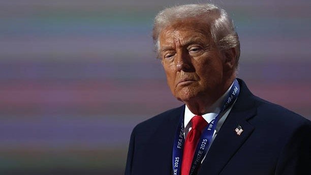 FIFA Trampni taqdirladi (foto)