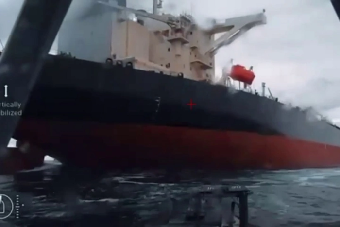 Украина кучлари Қора денгизда Россиянинг яна бир танкерига зарба берди (видео)