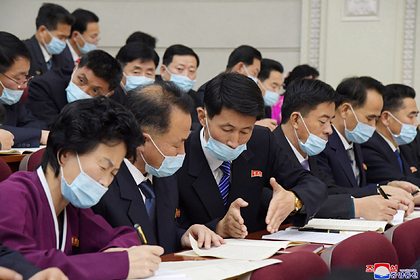 Shimoliy Koreyada amaldorlar to‘satdan koronavirusga qarshi niqob taqishdi
