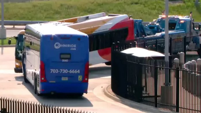 Pentagonda ikki avtobus to‘qnashdi