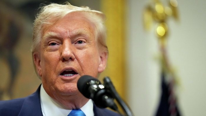 Трамп: "Агар Эрон ядровий салоҳиятини тиклашга ҳаракат қилса, АҚШ яна ўз позициясига қайтади"